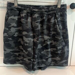 Men’s Lululemon Pace Breaker Unlined 5” Camo Size Small